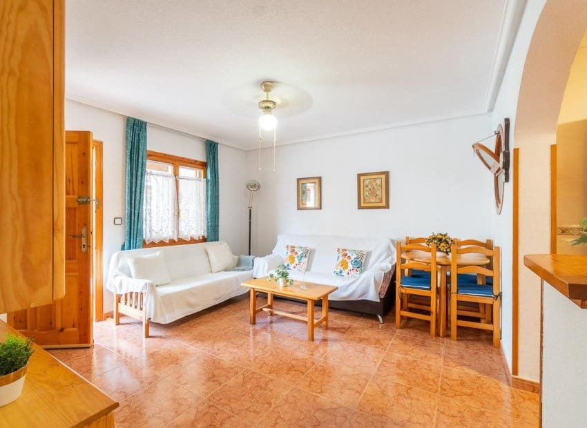5 Zimmer Villa zu verkaufen in Playa Flamenca mit Pool - 240.000 € (Ref: 10039188)