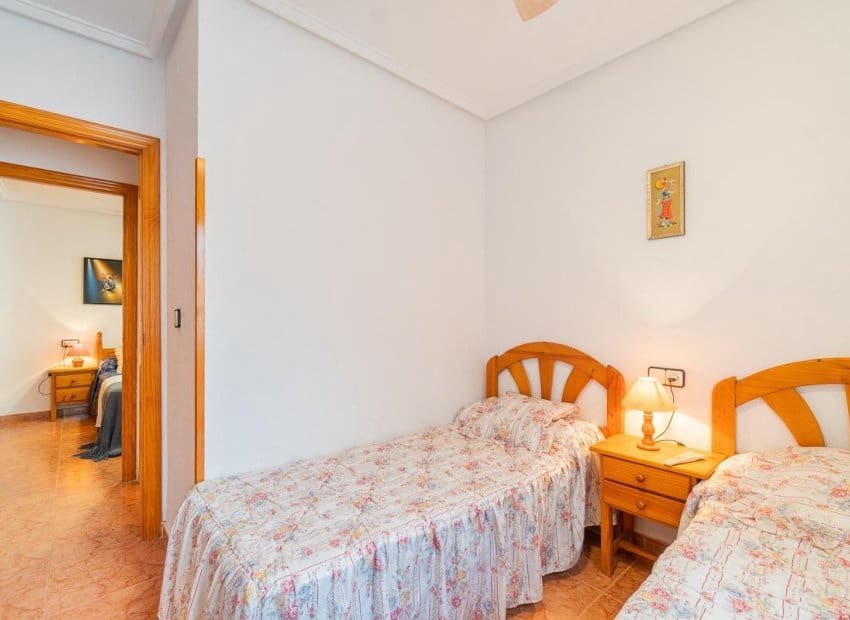 5 Zimmer Villa zu verkaufen in Playa Flamenca mit Pool - 240.000 € (Ref: 10039188)