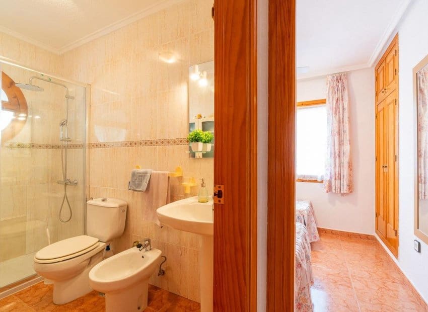 5 Zimmer Villa zu verkaufen in Playa Flamenca mit Pool - 240.000 € (Ref: 10039188)