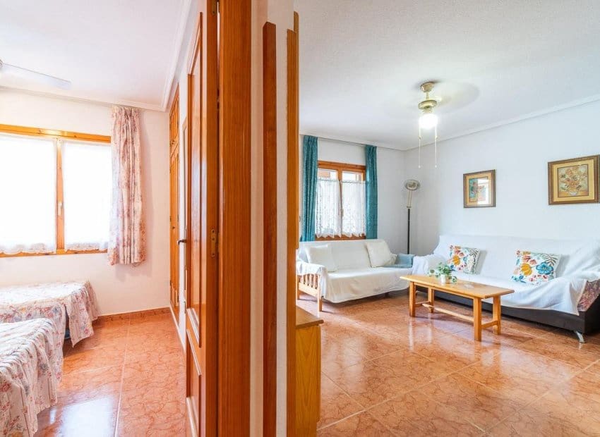 5 Zimmer Villa zu verkaufen in Playa Flamenca mit Pool - 240.000 € (Ref: 10039188)