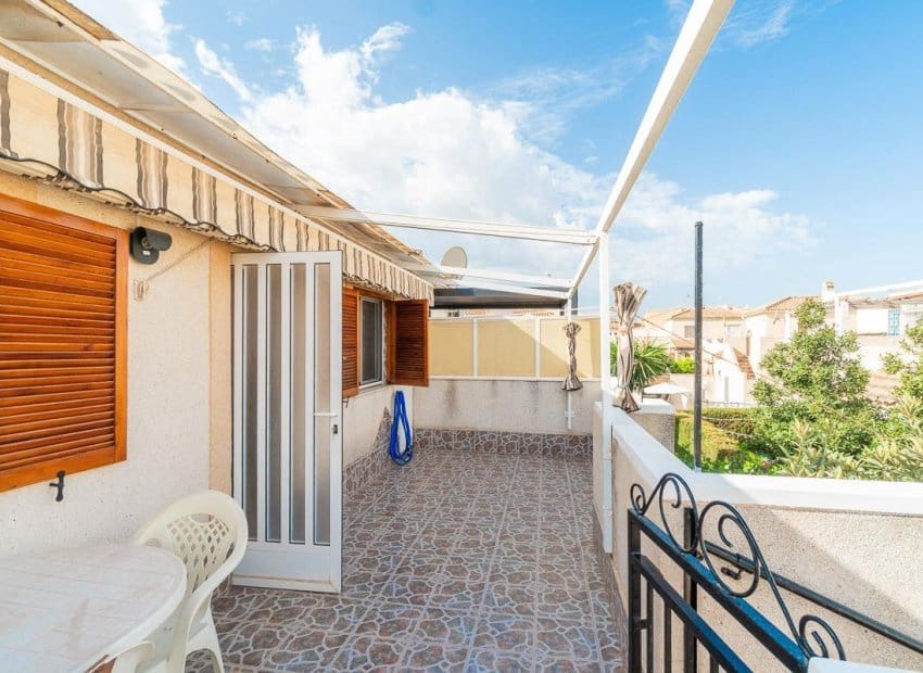 5 Zimmer Villa zu verkaufen in Playa Flamenca mit Pool - 240.000 € (Ref: 10039188)