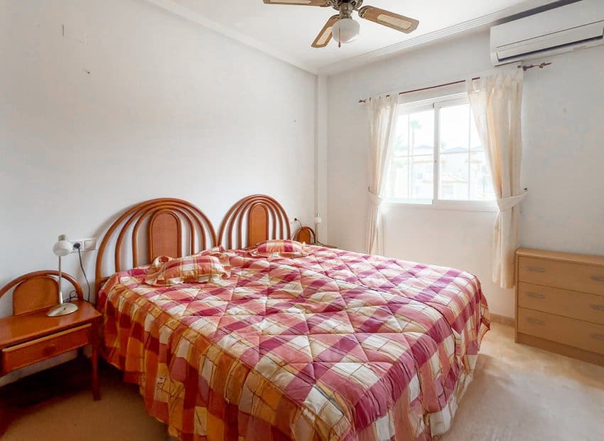 Apartamento de 2 habitaciones en Villamartin en venta - 175.000 € (Ref: 10039190)