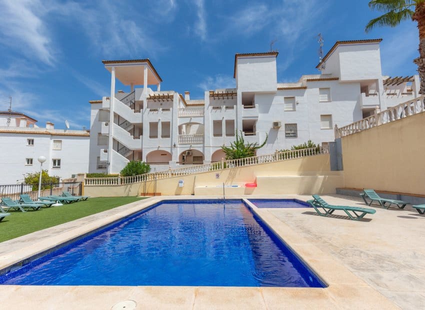 Apartamento de 2 habitaciones en Villamartin en venta - 175.000 € (Ref: 10039190)