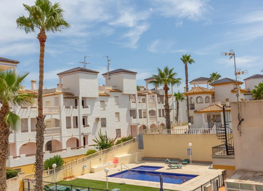 Apartamento de 2 habitaciones en Villamartin en venta - 175.000 € (Ref: 10039190)
