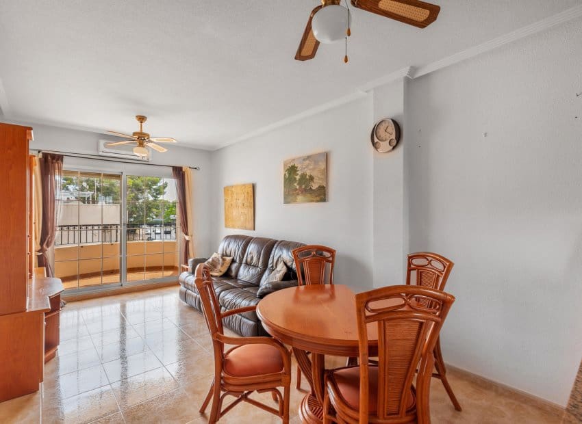 Apartamento de 2 habitaciones en Villamartin en venta - 175.000 € (Ref: 10039190)