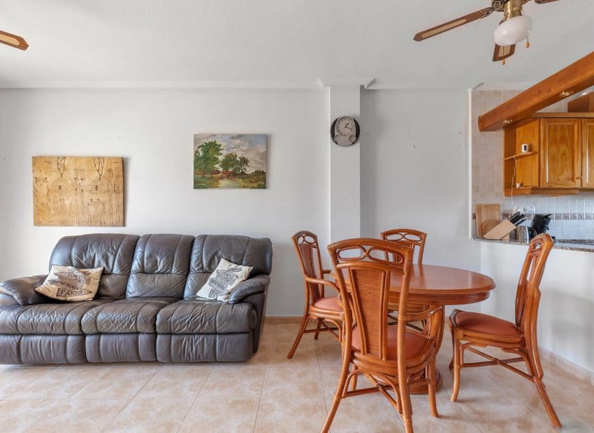 Apartamento de 2 habitaciones en Villamartin en venta - 175.000 € (Ref: 10039190)