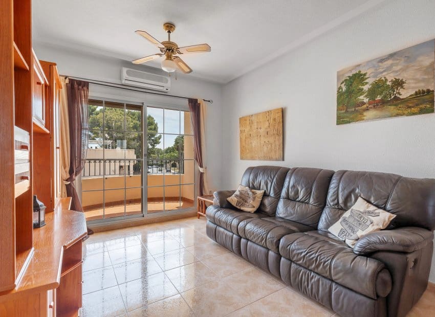 Apartamento de 2 habitaciones en Villamartin en venta - 175.000 € (Ref: 10039190)