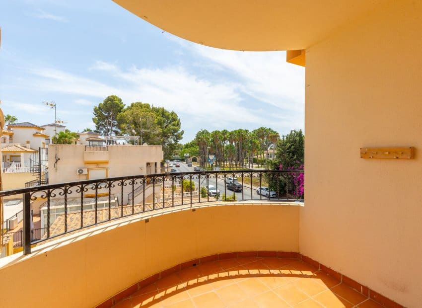 Apartamento de 2 habitaciones en Villamartin en venta - 175.000 € (Ref: 10039190)