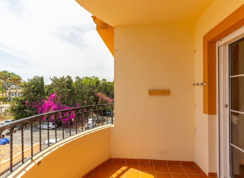 Apartamento de 2 habitaciones en Villamartin en venta - 175.000 € (Ref: 10039190)