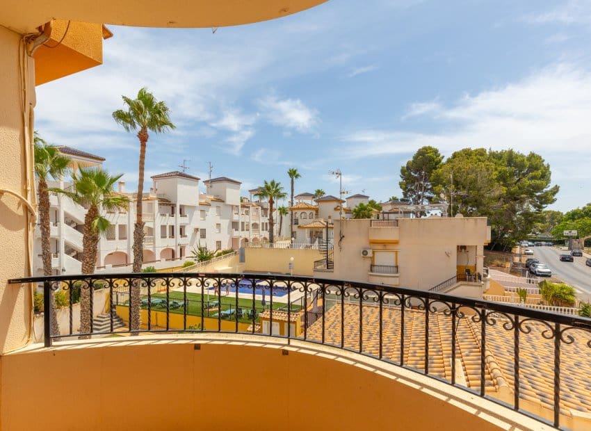 Apartamento de 2 habitaciones en Villamartin en venta - 175.000 € (Ref: 10039190)
