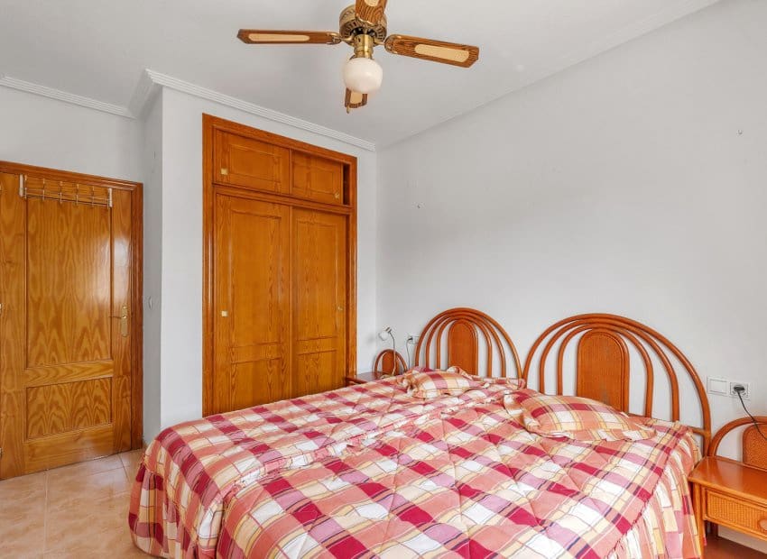 Apartamento de 2 habitaciones en Villamartin en venta - 175.000 € (Ref: 10039190)