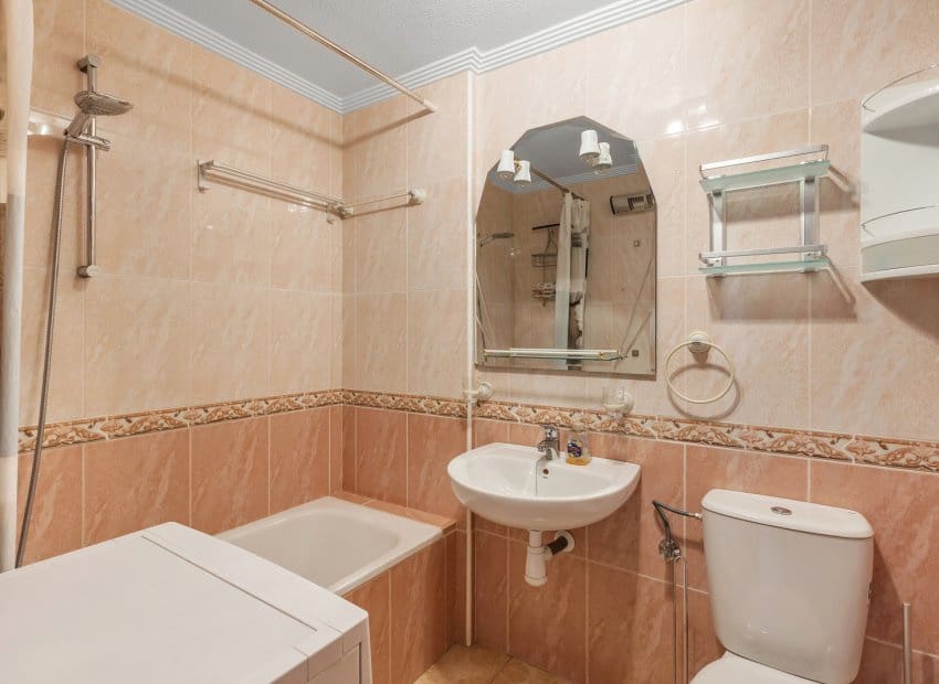Apartamento de 2 habitaciones en Villamartin en venta - 175.000 € (Ref: 10039190)