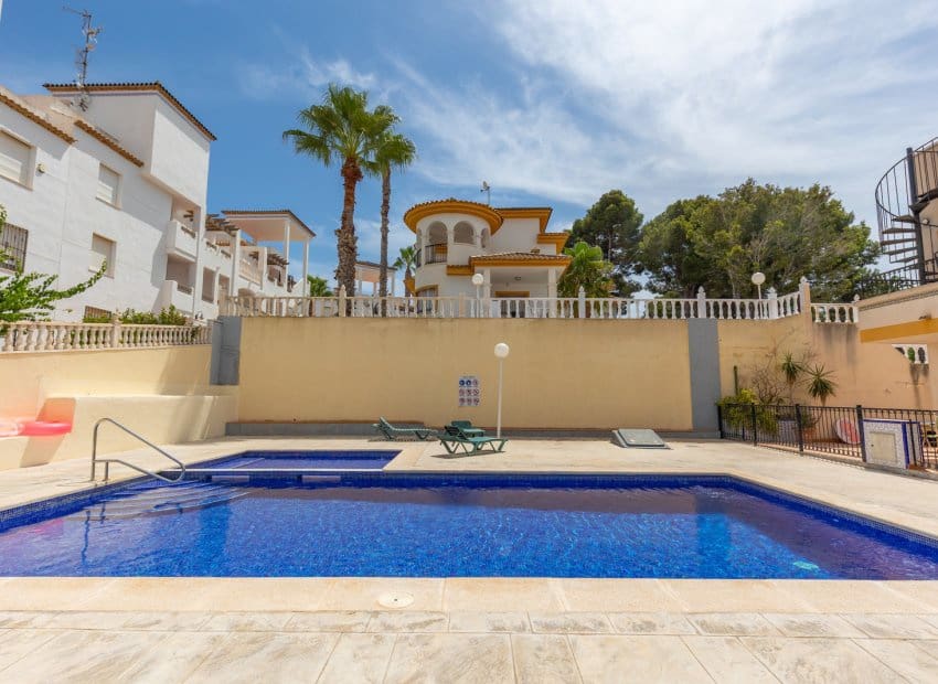 Apartamento de 2 habitaciones en Villamartin en venta - 175.000 € (Ref: 10039190)