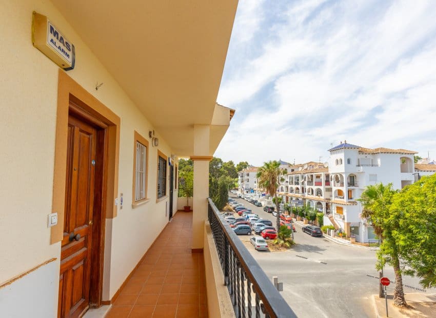 Apartamento de 2 habitaciones en Villamartin en venta - 175.000 € (Ref: 10039190)