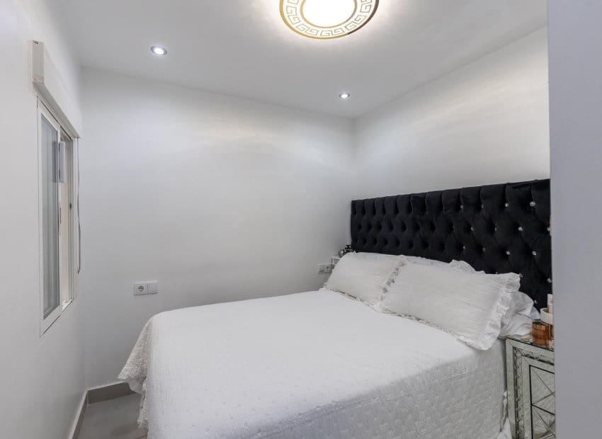 2 slaapkamer Appartement te koop in Torrevieja met zwembad - € 134.990 (Ref: 10045791)