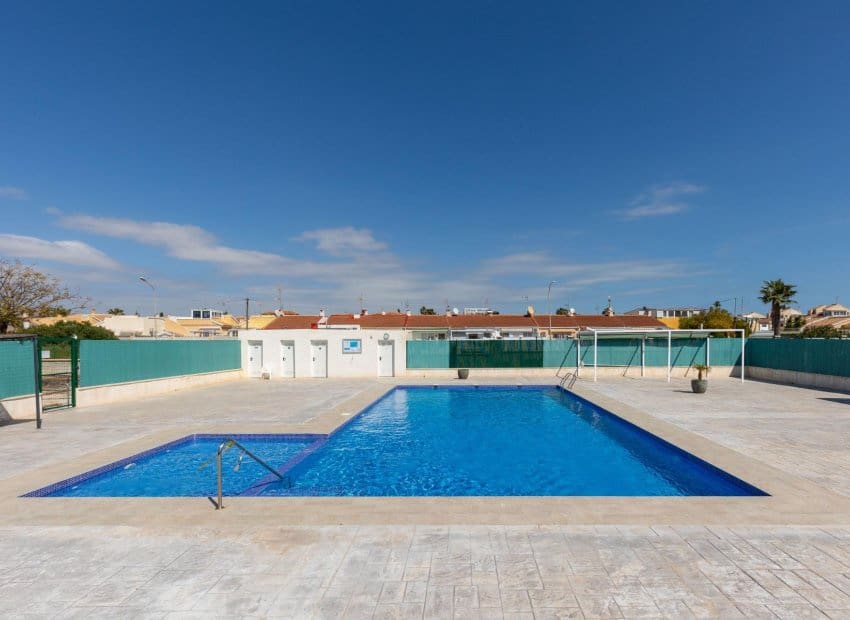 2 slaapkamer Appartement te koop in Torrevieja met zwembad - € 134.990 (Ref: 10045791)