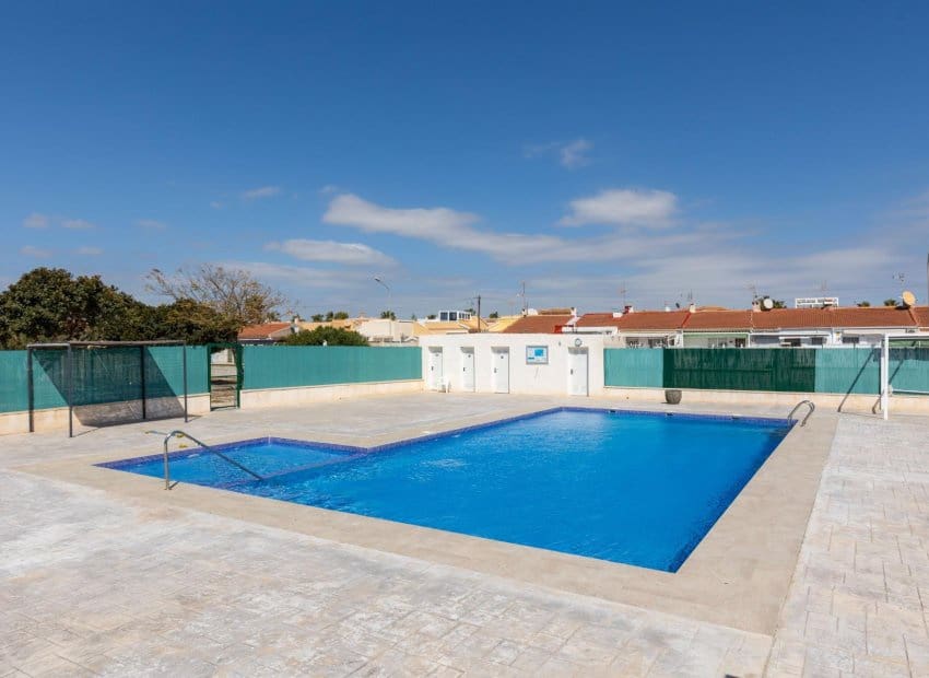 2 slaapkamer Appartement te koop in Torrevieja met zwembad - € 134.990 (Ref: 10045791)