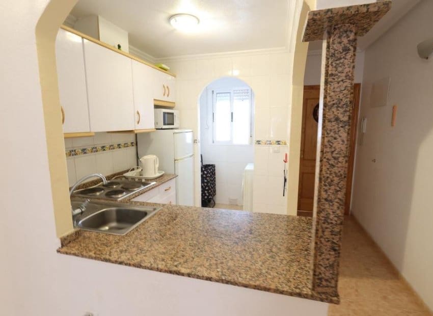 2 Zimmer Apartment zu verkaufen in Torrevieja mit Pool - 142.000 € (Ref: 10045794)