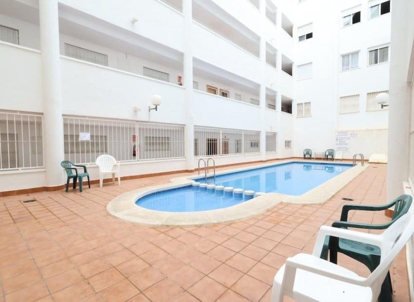 2 Zimmer Apartment zu verkaufen in Torrevieja mit Pool - 142.000 € (Ref: 10045794)