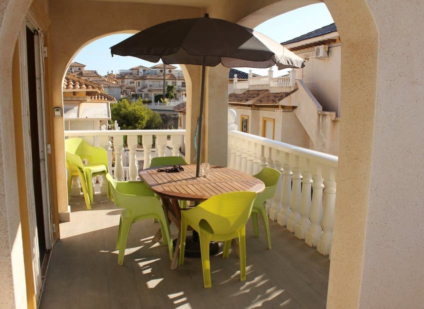 5 bedroom Villa for sale in La Zenia with pool - € 359,995 (Ref: 10045796)