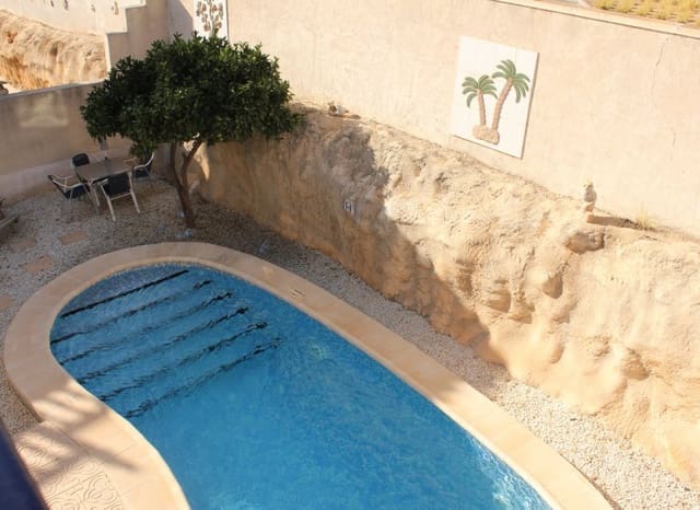 5 bedroom Villa for sale in La Zenia, Orihuela with pool - € 359,995 (Ref: 10045796)