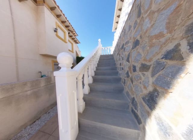 5 bedroom Villa for sale in La Zenia, Orihuela with pool - € 359,995 (Ref: 10045796)