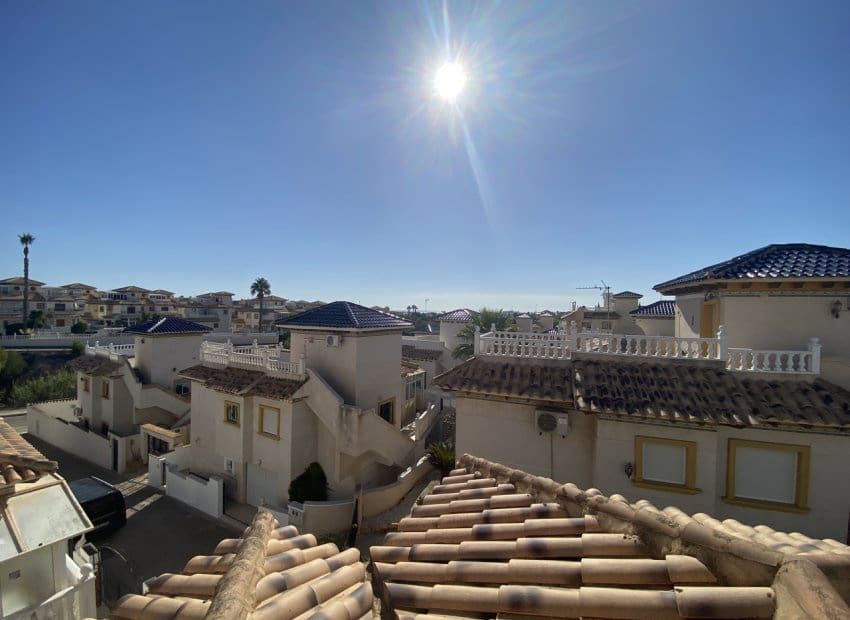 5 bedroom Villa for sale in La Zenia with pool - € 359,995 (Ref: 10045796)