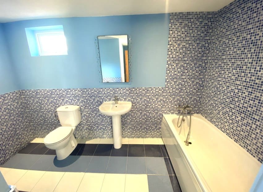 5 bedroom Villa for sale in La Zenia with pool - € 359,995 (Ref: 10045796)