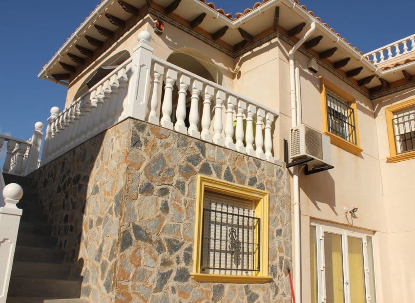 5 bedroom Villa for sale in La Zenia with pool - € 359,995 (Ref: 10045796)