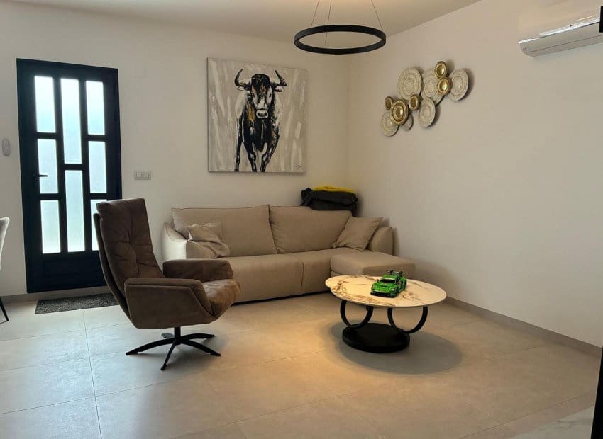 2 Zimmer Apartment zu verkaufen in San Miguel de Salinas mit Pool - 299.000 € (Ref: 10045885)