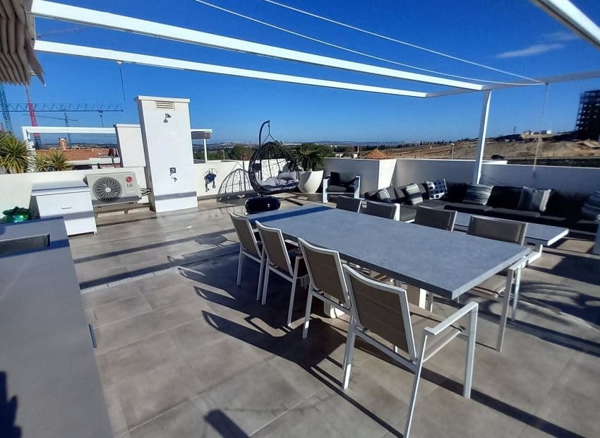 2 Zimmer Apartment zu verkaufen in San Miguel de Salinas mit Pool - 299.000 € (Ref: 10045885)