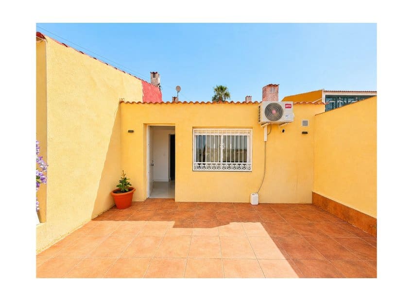 2 soverom Bungalow til salgs i Torrevieja med svømmebasseng - € 134 995 (Ref: 10049673)