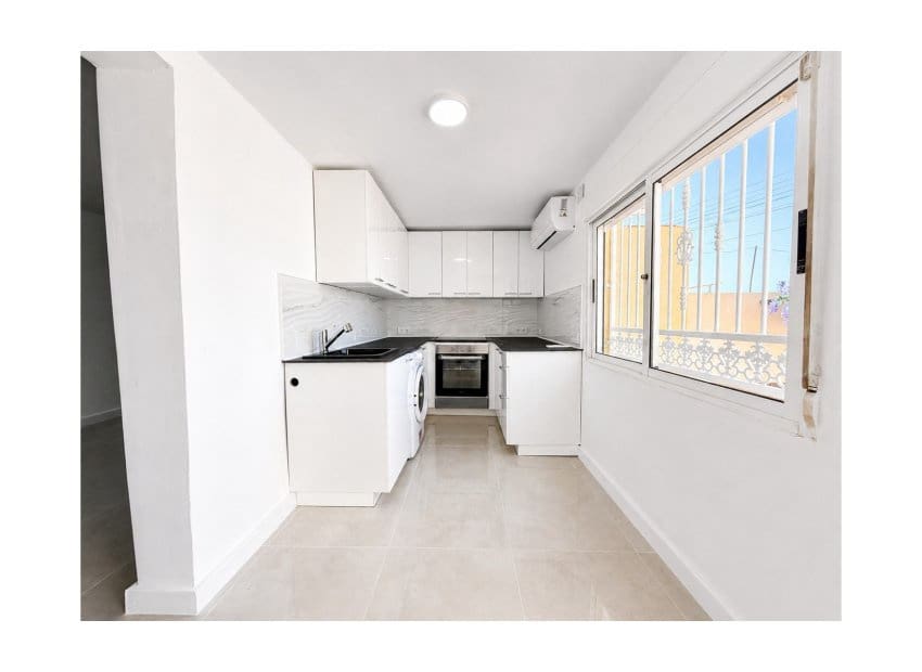2 soverom Bungalow til salgs i Torrevieja med svømmebasseng - € 134 995 (Ref: 10049673)