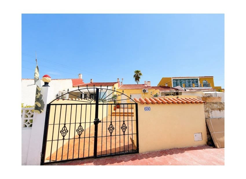 2 soverom Bungalow til salgs i Torrevieja med svømmebasseng - € 134 995 (Ref: 10049673)