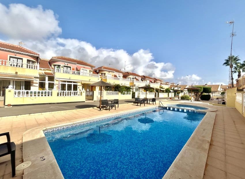 Apartamento de 2 habitaciones en La Zenia en venta con piscina - 189.000 € (Ref: 10051925)