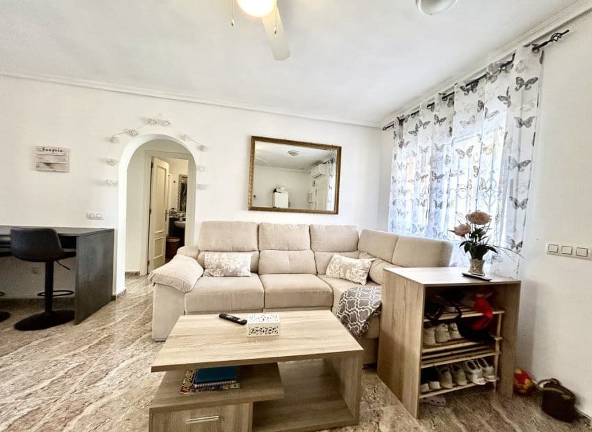 Apartamento de 2 habitaciones en La Zenia en venta con piscina - 189.000 € (Ref: 10051925)