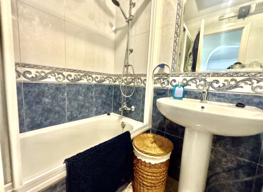 Apartamento de 2 habitaciones en La Zenia en venta con piscina - 189.000 € (Ref: 10051925)