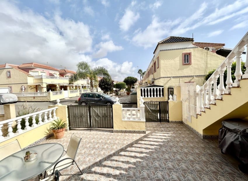 Apartamento de 2 habitaciones en La Zenia en venta con piscina - 189.000 € (Ref: 10051925)