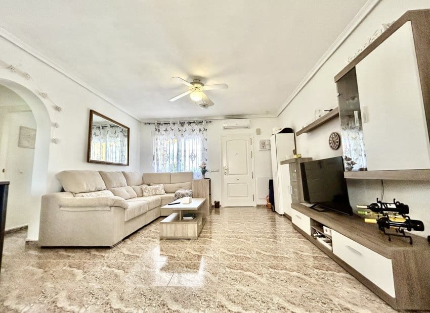 Apartamento de 2 habitaciones en La Zenia en venta con piscina - 189.000 € (Ref: 10051925)