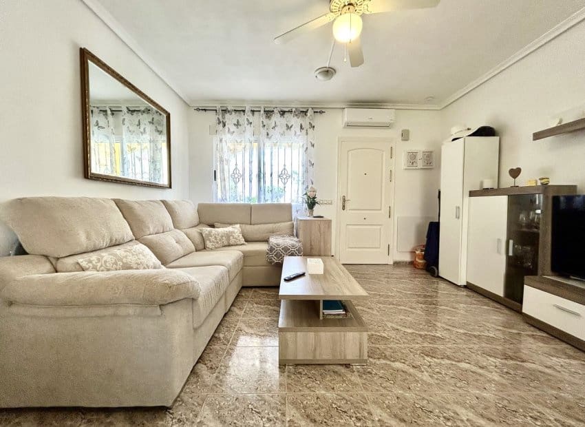 Apartamento de 2 habitaciones en La Zenia en venta con piscina - 189.000 € (Ref: 10051925)