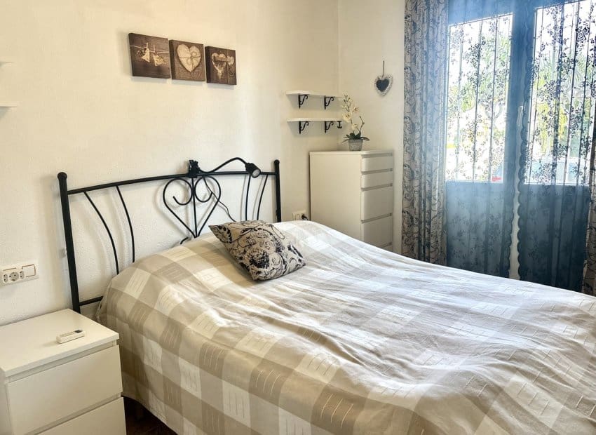 Apartamento de 2 habitaciones en La Zenia en venta con piscina - 189.000 € (Ref: 10051925)