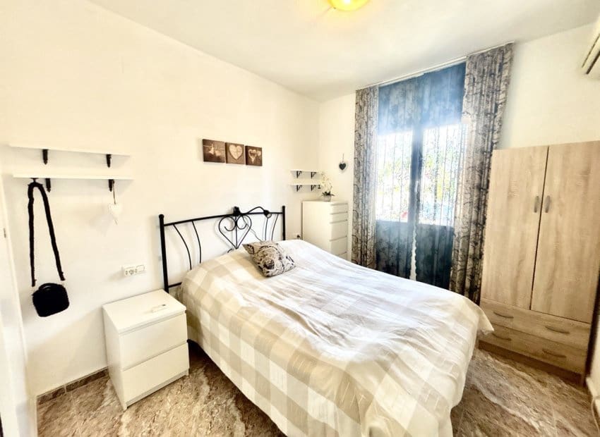 Apartamento de 2 habitaciones en La Zenia en venta con piscina - 189.000 € (Ref: 10051925)