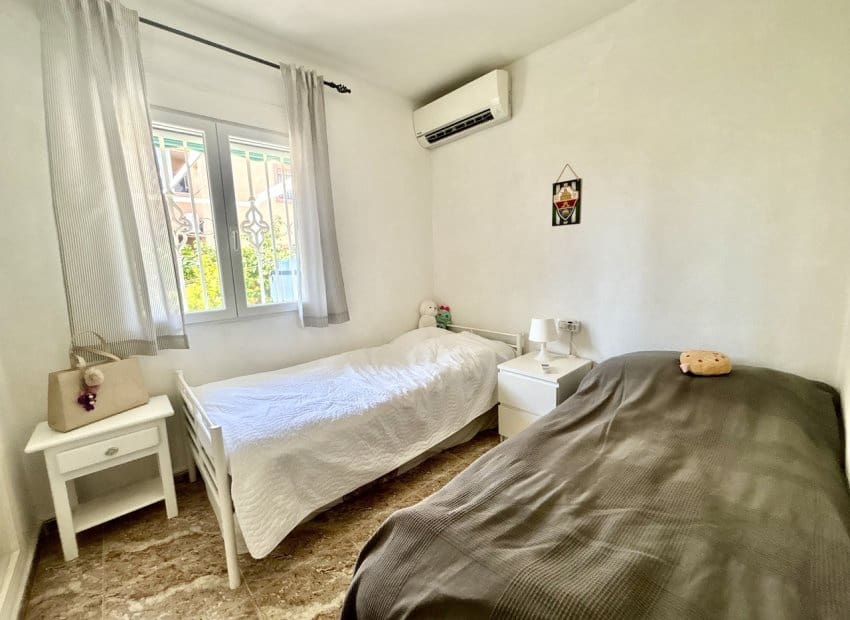 Apartamento de 2 habitaciones en La Zenia en venta con piscina - 189.000 € (Ref: 10051925)