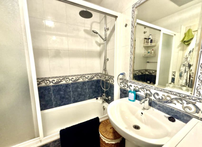Apartamento de 2 habitaciones en La Zenia en venta con piscina - 189.000 € (Ref: 10051925)