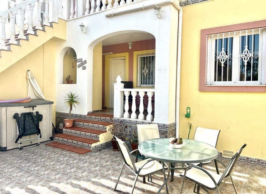 Apartamento de 2 habitaciones en La Zenia en venta con piscina - 189.000 € (Ref: 10051925)