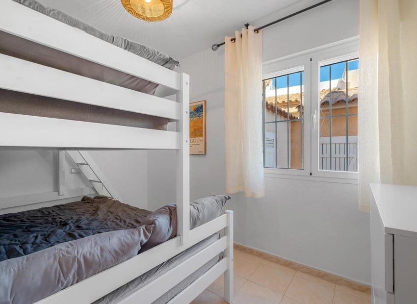 Apartamento de 2 habitaciones en Los Balcones en venta - 179.000 € (Ref: 10054331)