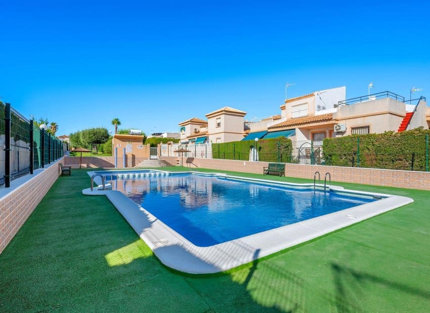 Apartamento de 2 habitaciones en Los Balcones en venta - 179.000 € (Ref: 10054331)