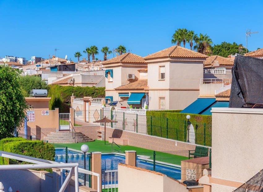 Apartamento de 2 habitaciones en Los Balcones en venta - 179.000 € (Ref: 10054331)