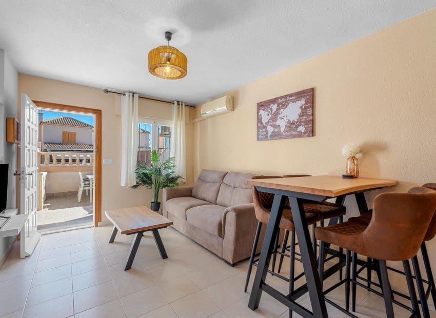 Apartamento de 2 habitaciones en Los Balcones en venta - 179.000 € (Ref: 10054331)