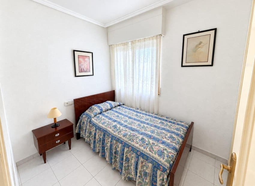 Apartamento de 2 habitaciones en Torrevieja en venta - 137.500 € (Ref: 10055760)